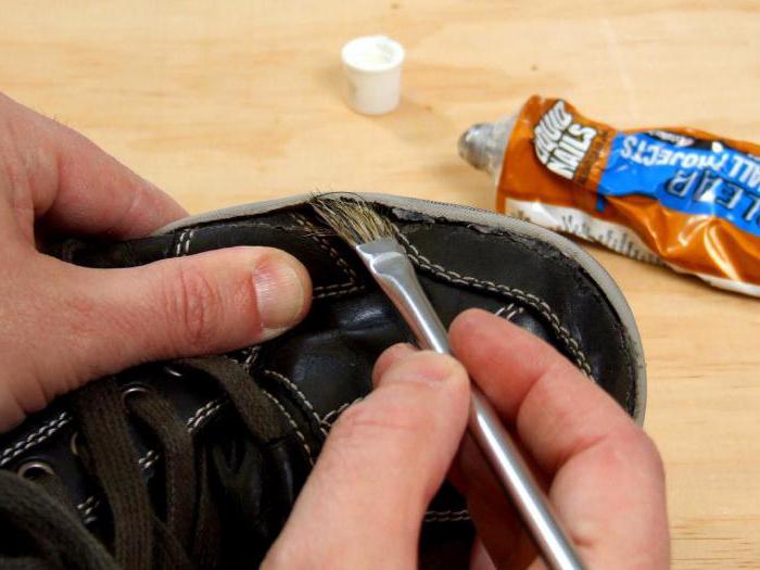 Каким клеем клеить обувь в домашних условиях - лучший клей для подошвы